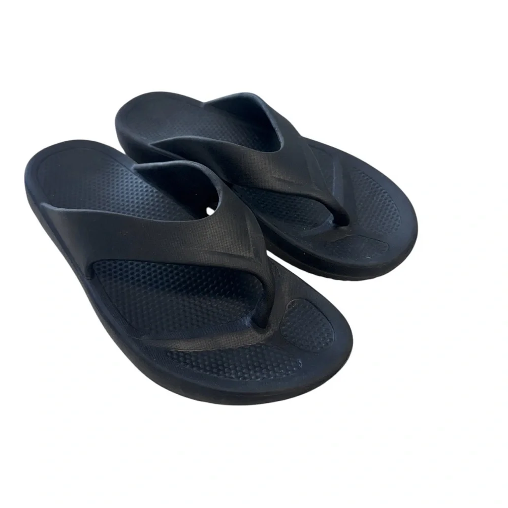 Women’s Black Flip Flops Size 9